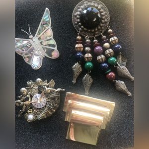 4 Fashion brooches. Fun , fashionable. Create a LOOK